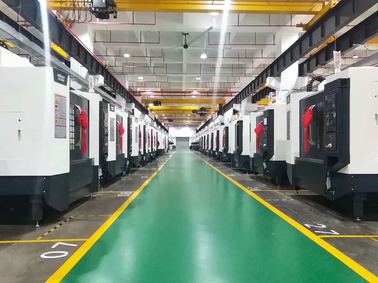 尊龙凯时精机车间