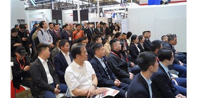 创世纪集团CCMT2024新品宣布会盛大揭幕，，，，高端五轴机床引领行业立异潮流